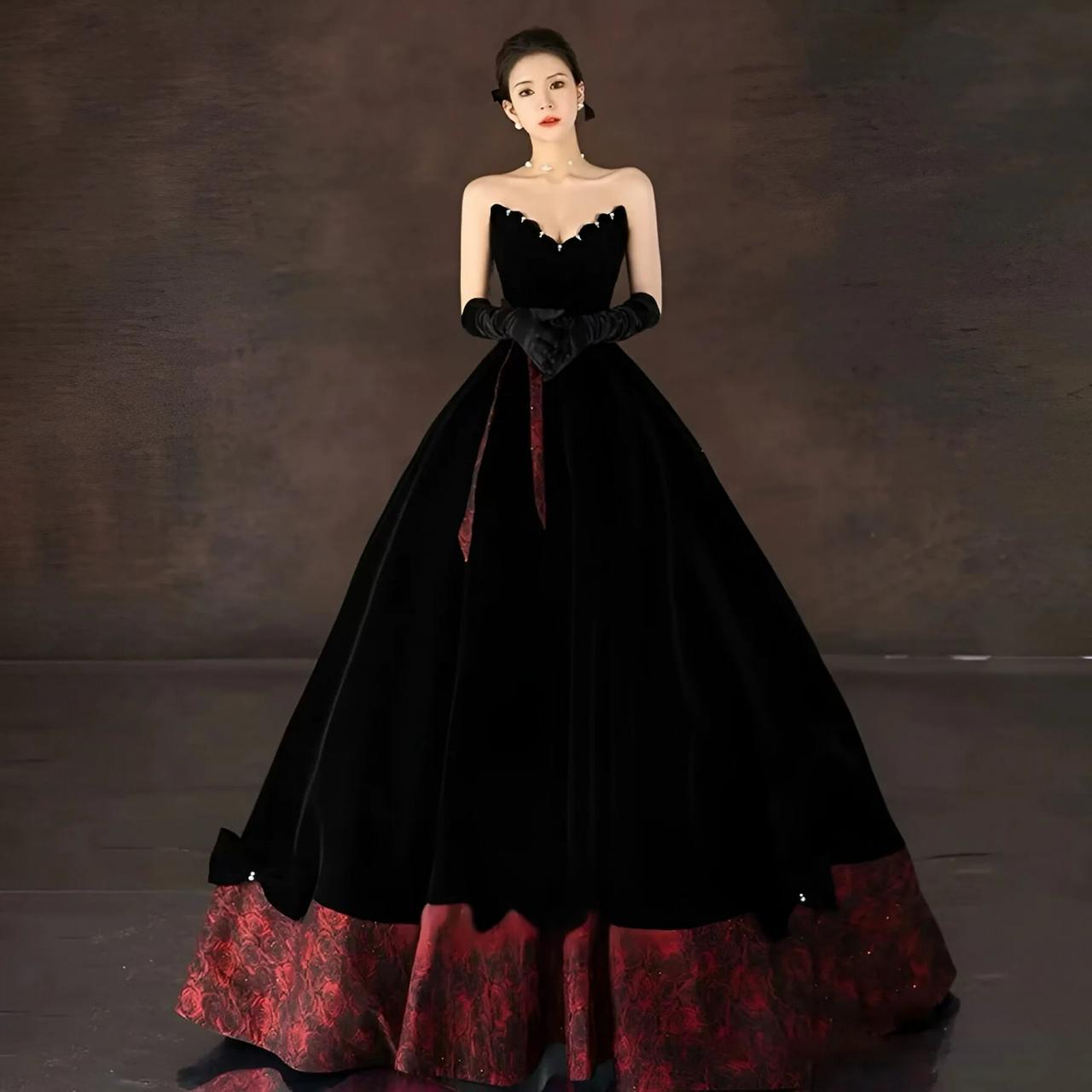 Elegant Black Velvet Gown With Red Accents on Luulla