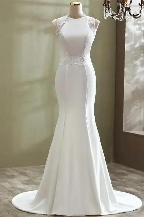 Elegant White Mermaid Wedding Dress Satin Sleeveless Applique Lace Floor-length Halter Bridal Gown