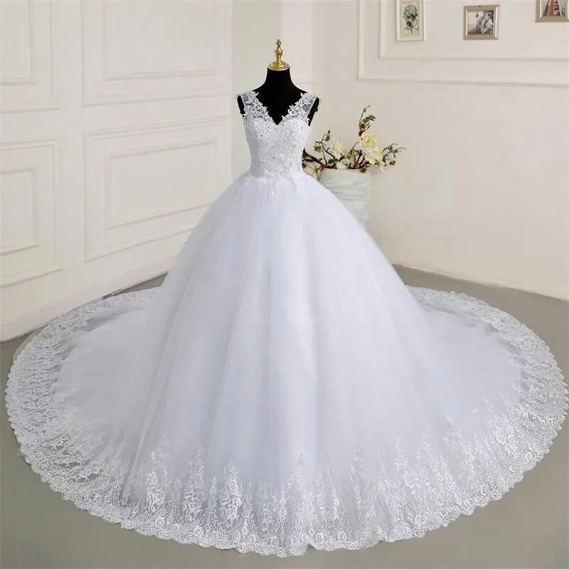 Elegant Lace Ball Gown Wedding Dress on Luulla